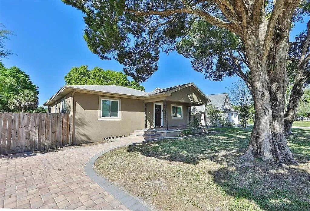 4 bed, 2.0 bath, 1524 sqft, $4,400 — Photo 1