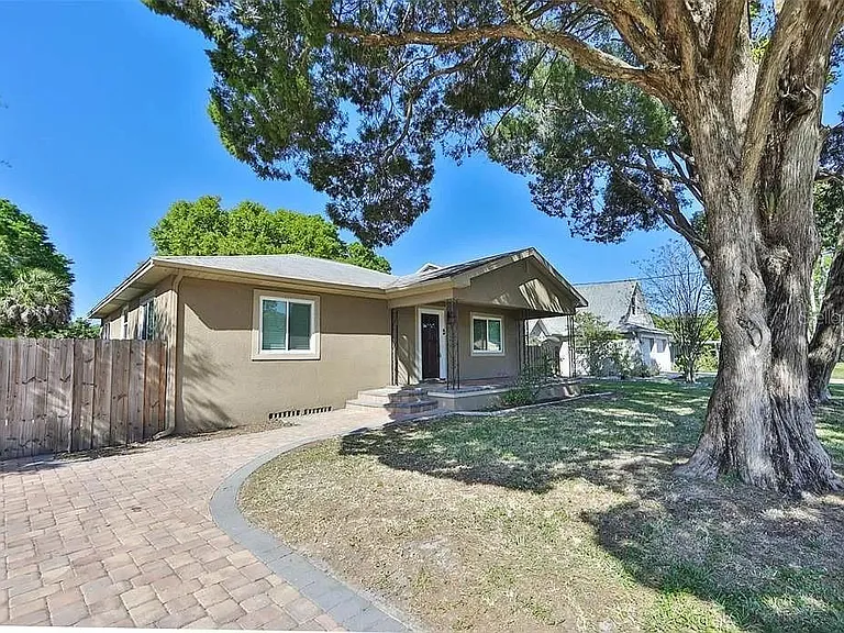 3219 W Leroy St — Photo 1