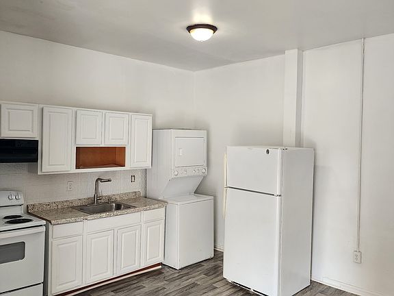2nd image of 1226 W 3rd St #D