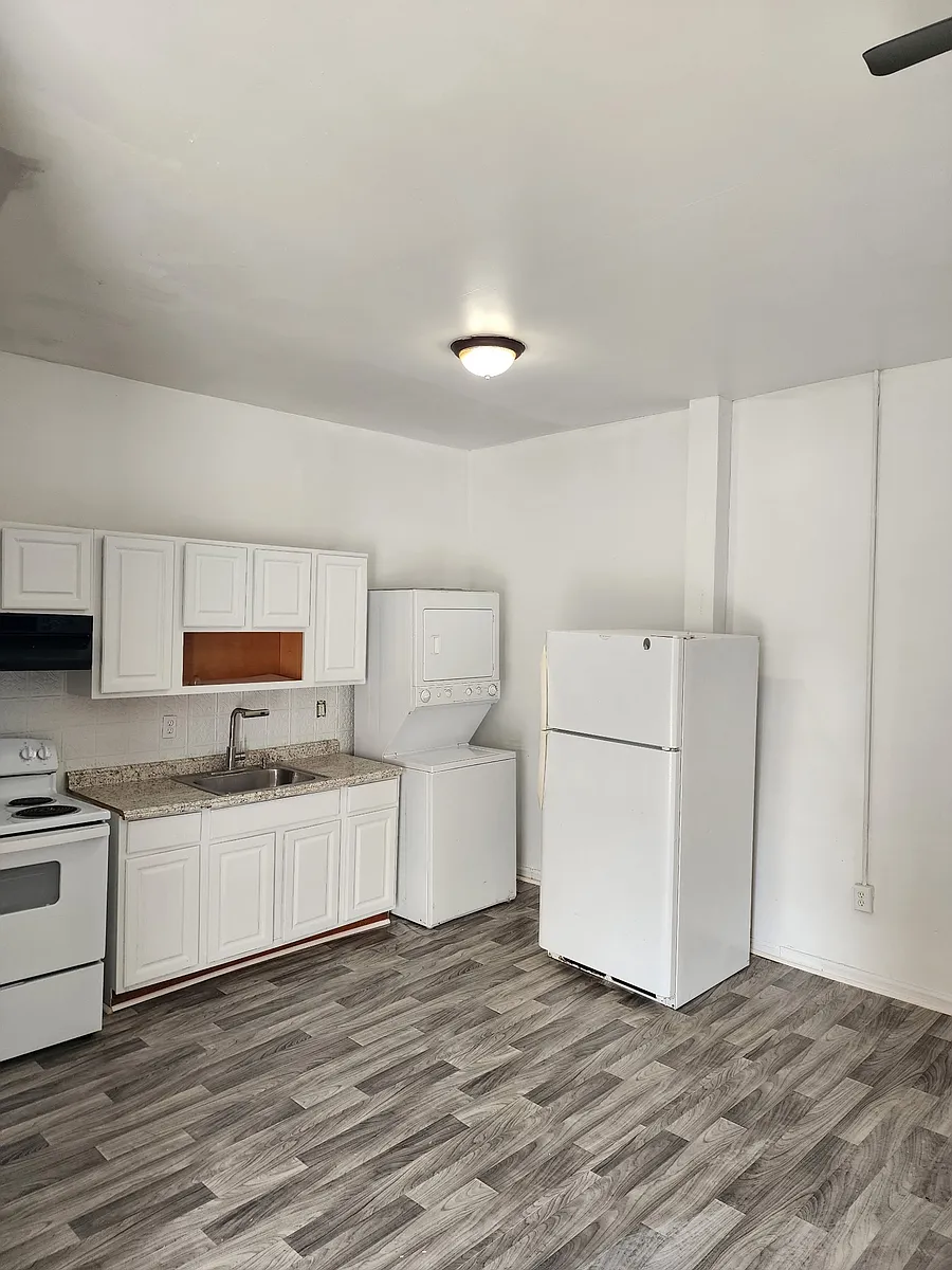 Building Photo - 1226 W 3rd St #D