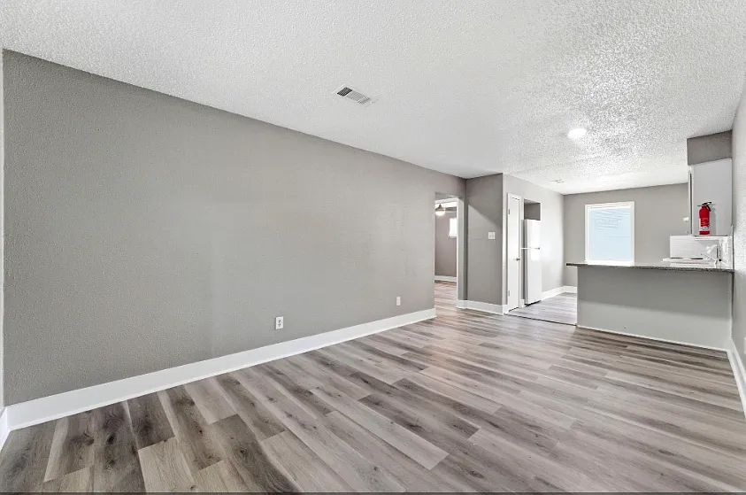 2 bed, 1.0 bath, 950 sqft, $1,000 — Photo 2
