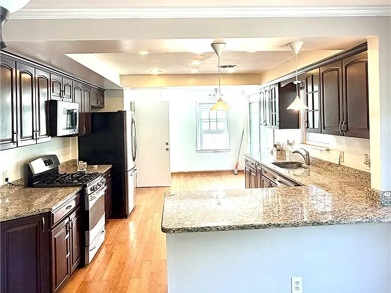 28175 Shaker Blvd — Photo 5