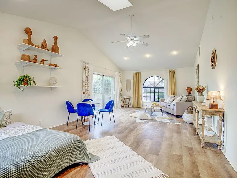 6308 W Port Royale Ln — Photo 15