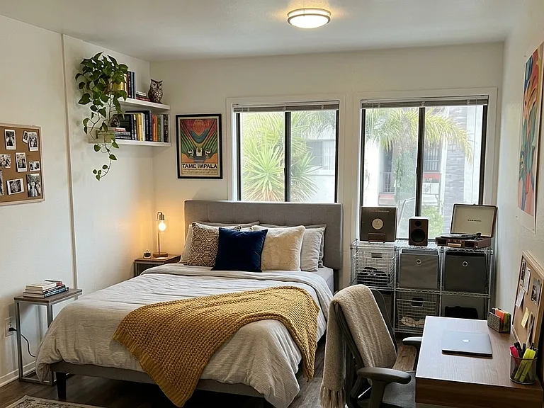 547 Gayley Ave — Photo 1