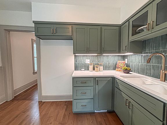 4th image of 1743 E Bennett AVENUE