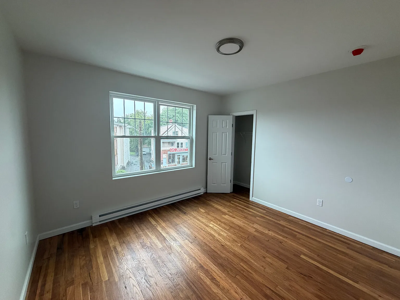 2 bed, 900 sqft, $1,600 — Photo 2