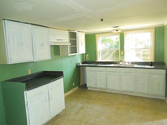 3rd image of 1170 Daniels St