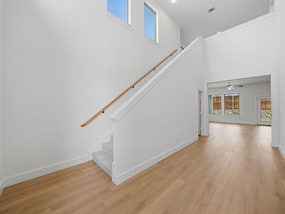 5th image of 332 Chestnut St