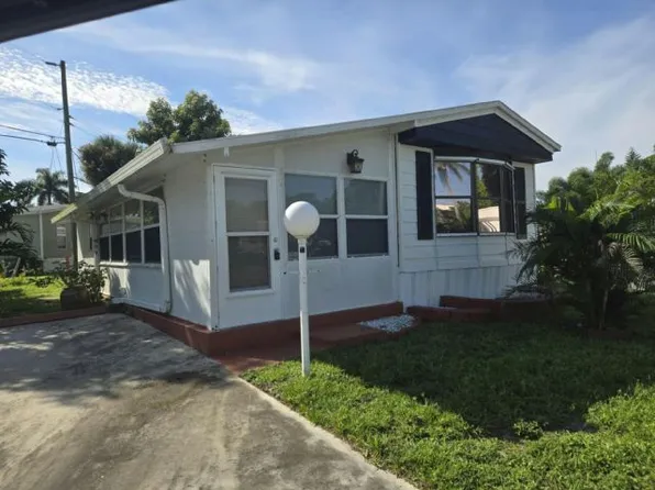 16 Bridgette Blvd, Lake Worth, FL 33463