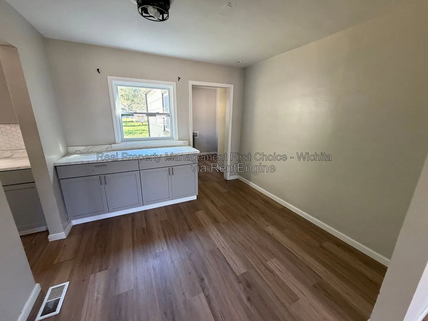 3 bed, 2.0 bath, 1100 sqft, $1,450 — Photo 2