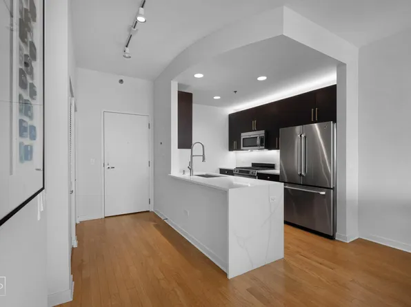 303 W Ohio St #3209, Chicago, IL 60610