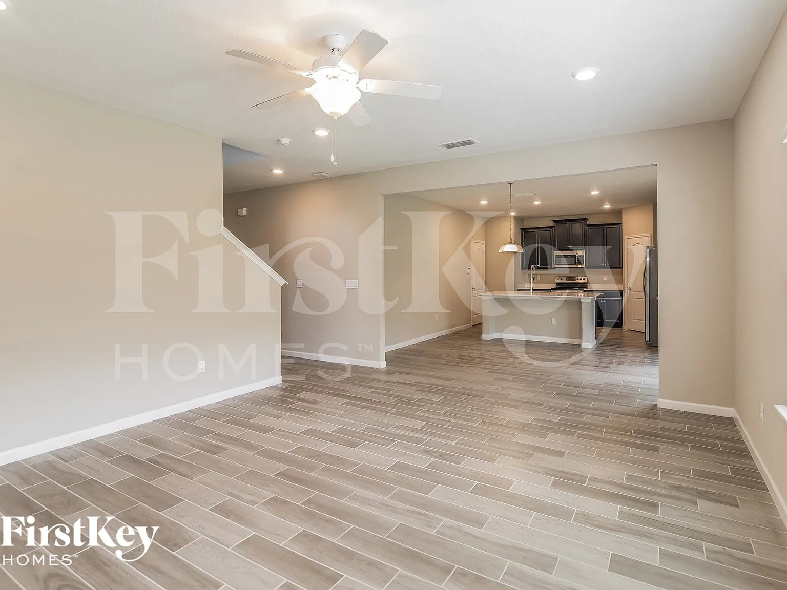 4 bed, 2.0 bath, 2358 sqft, $2,270 — Photo 2
