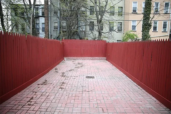 Sold by R New York | media 12