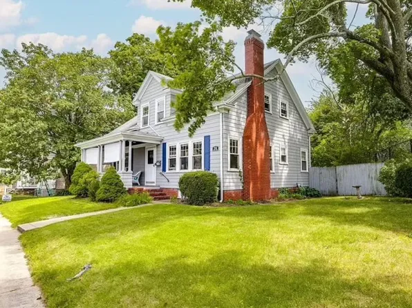 214 Pontiac Ave Floor 2, Cranston, RI 02910