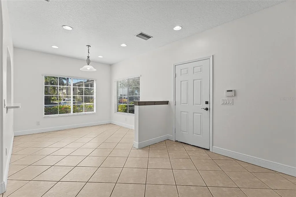 3 bed, 2.5 bath, 1200 sqft, $2,250 — Photo 4