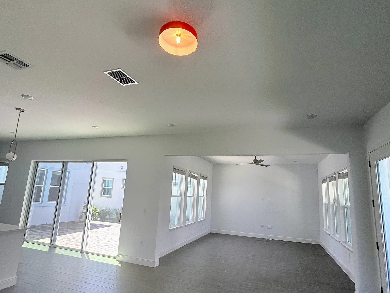 4 bed, 3.5 bath, 2952 sqft, $4,200 — Photo 3