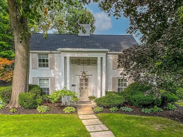 12872 Sherwood Dr, Huntington Woods, MI 48070