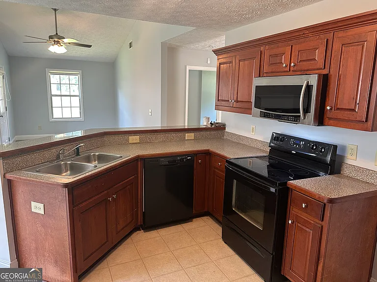 561 Highland Pointe Dr — Photo 11