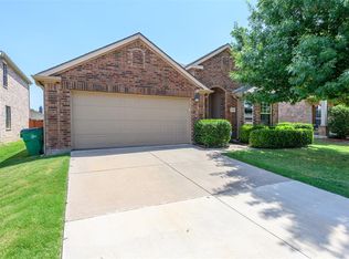 8708 Sagebrush Trl, Aubrey, TX 76227