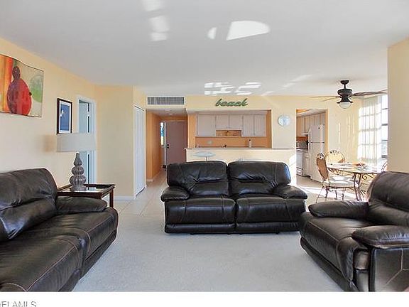 5th image of 260 Seaview Ct APT 1706