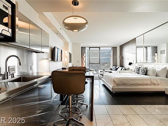 4th image of 4381 W Flamingo Rd #1809