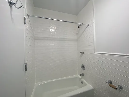 Rented by MQ Realty LLC | media 8