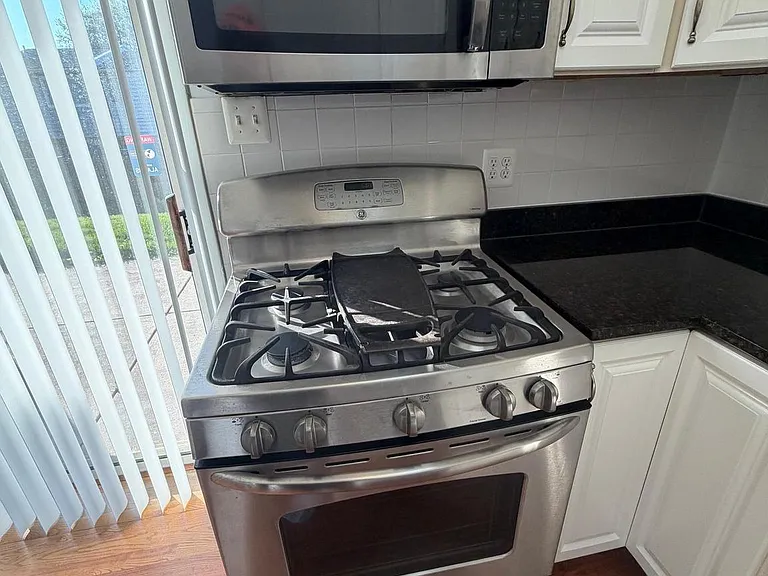 2214 Jensen Pl — Photo 2