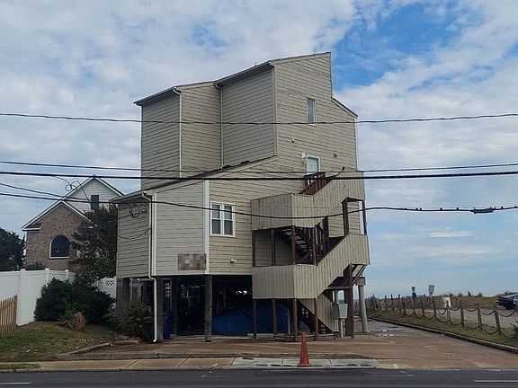 3rd image of 1140 E Ocean View Ave APT H