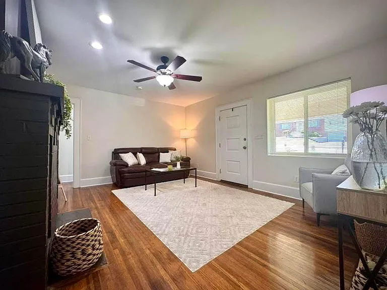 408 Broughton St — Photo 3