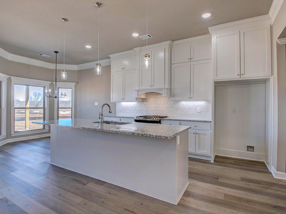 2nd image of 606 Corondelet Ln
