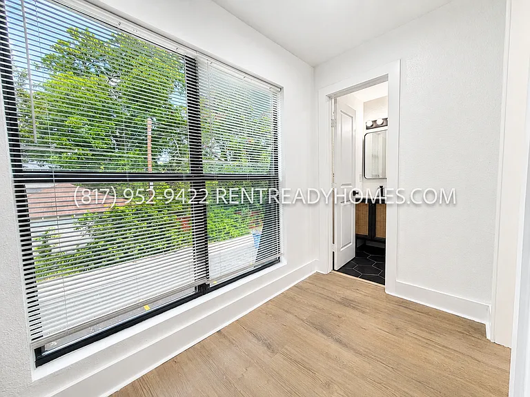 1510 W Jefferson Blvd #207 — Photo 8