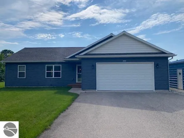 1612 Blackford Blvd, Interlochen, MI 49643