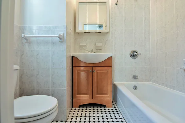 Rented by Balass Ralph, LREB | media 6