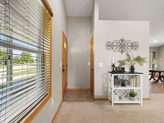 5th image of 1136 Mistletoe Ln