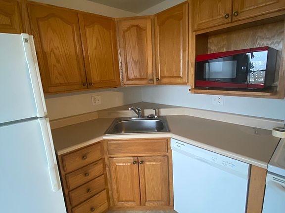 Kitchen with dishwasher, microwave, stove and frigerator