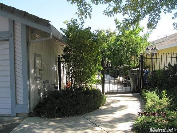 3rd image of 7481 Spicewood Dr