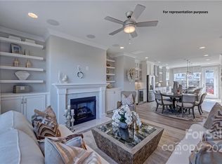 4025 Hidden Oaks Dr, Charlotte, NC 28205