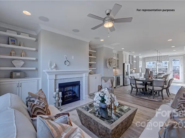 4025 Hidden Oaks Dr, Charlotte, NC 28205