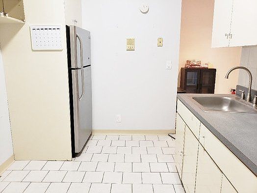2nd image of 2530 34th St APT 1R