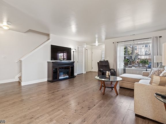 4th image of 551 15Th Ave