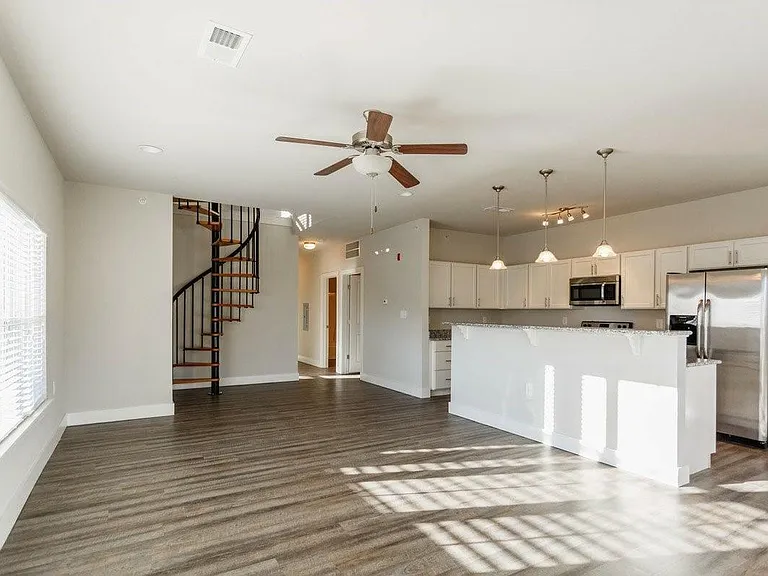 The Pointe at Five Oaks — Photo 11