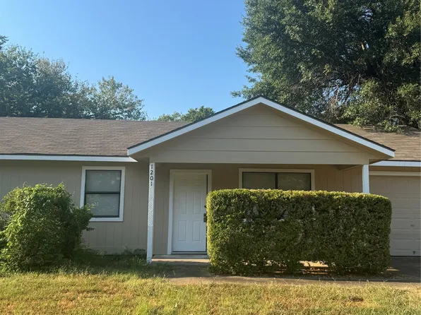 1201 Division St, Greenville, TX 75401