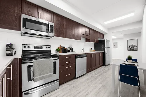168 King St N Photo 1