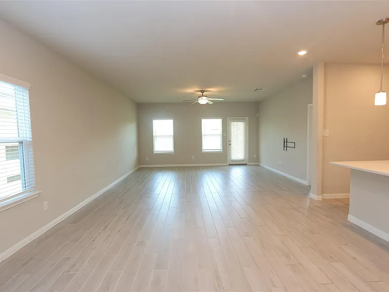 7219 Toluca Dr — Photo 5