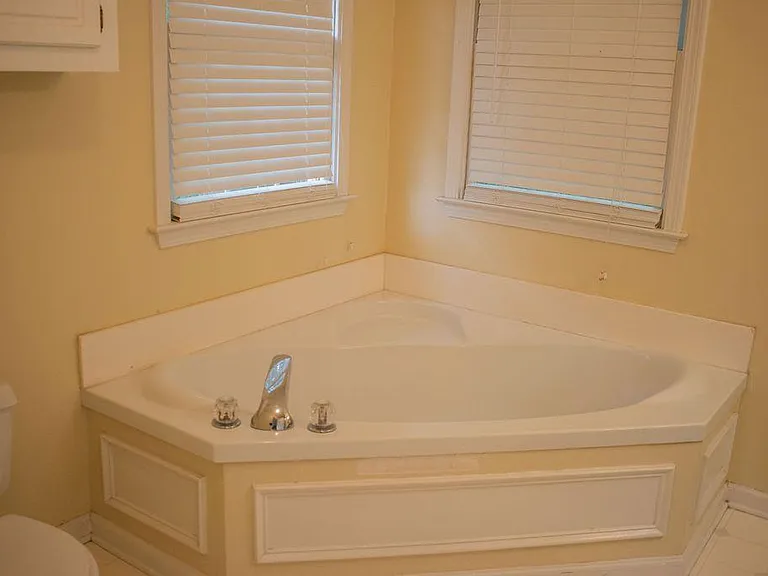 1028 Queensbury Run — Photo 15
