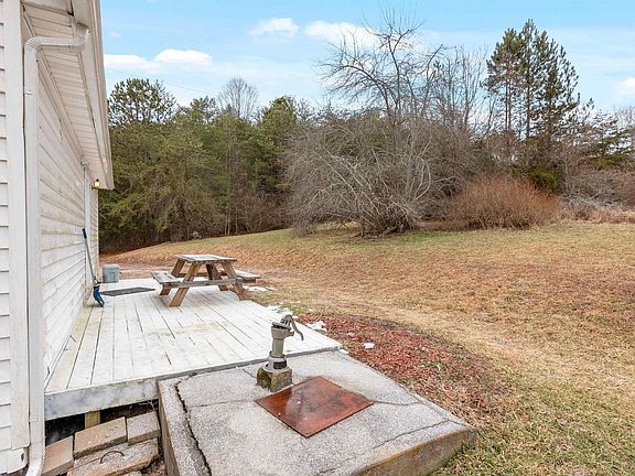 4th image of 3300 Meadowbrook Dr