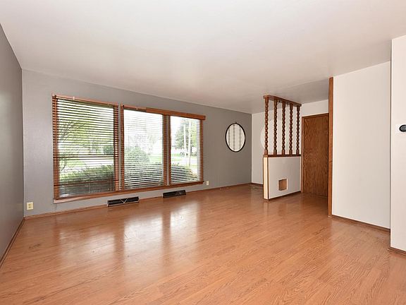 3rd image of 3910 W Calumet ROAD