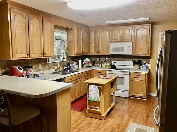 3rd image of 17 Franklin Dr