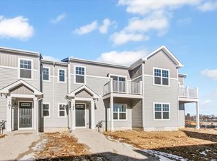 422 Comstock Rd, South Elgin, IL 60177