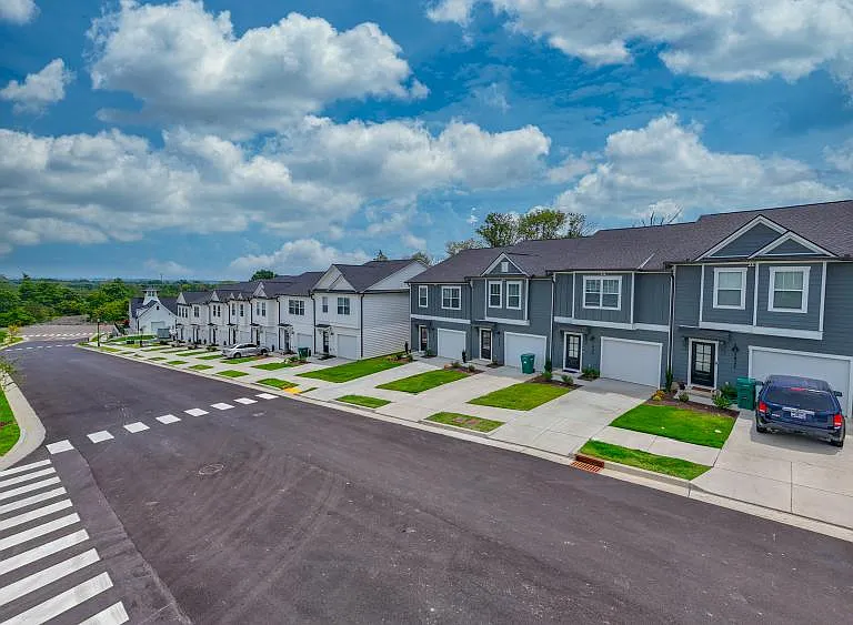 Residences At Hardin Valley — Photo 5